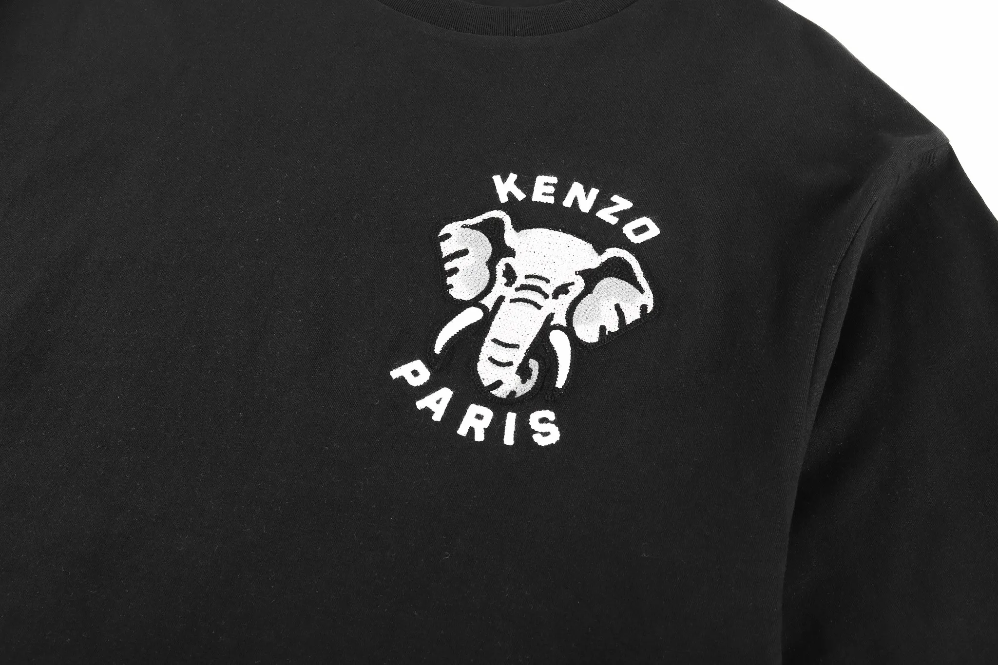 KENZ*2024SS spring and summer short-sleeved T-shirt New Arrival Takada, the mascot elephant is matched with the letter logo chain Tajima embroidery process, the letter label is embellished on the back, and the details are in place💯, OVER SIZE large version, made of 220 grams of double-ply double yarn cotton fabric, washed, and feels more comfortable, Same Style for men and women Color: Black White Size: XS-XL